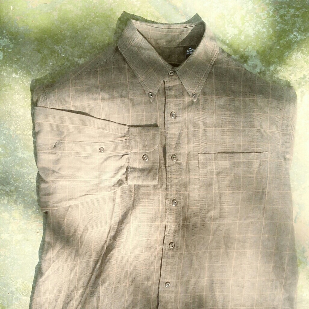Van Heusen Men's M Button Down ***Last Chance***